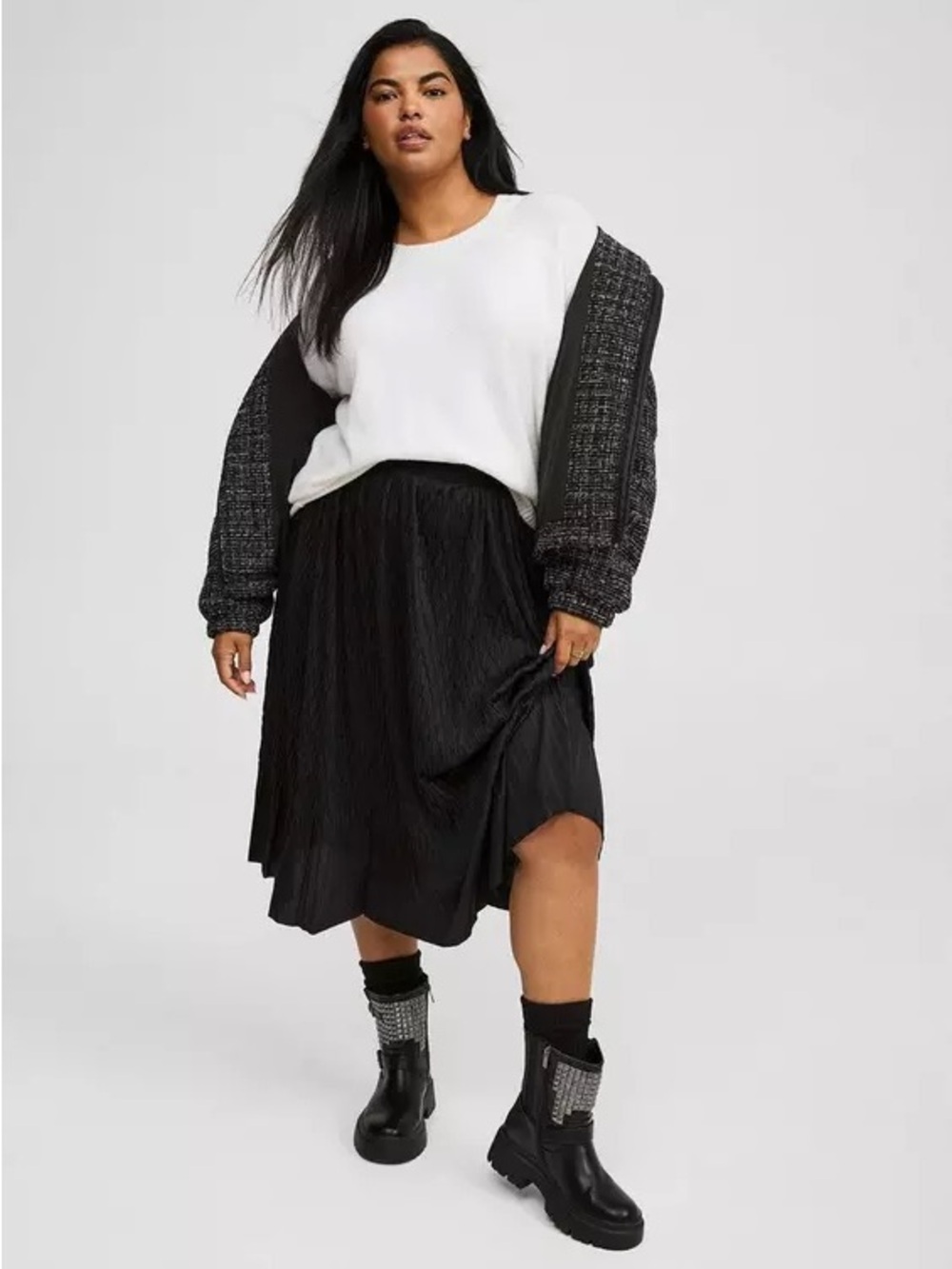 Torrid Black Midi Pleated Skirt size 3 NWT - Picture 2 of 4